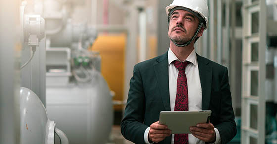 Portrait,Shot,Of,Senior,Engineer,Or,Management,Inspecting,Work,In