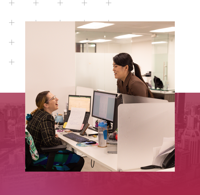 Consulting team collaborating to design tailored audit solutions, emphasizing practical, risk-based strategies over generic approaches; highlighting experience from both client and auditor perspectives.